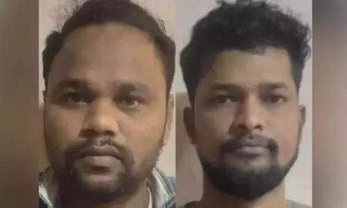 पेय पदार्थ की दुकान से शराब चोरी करने के आरोप में दो लोग गिरफ्तार