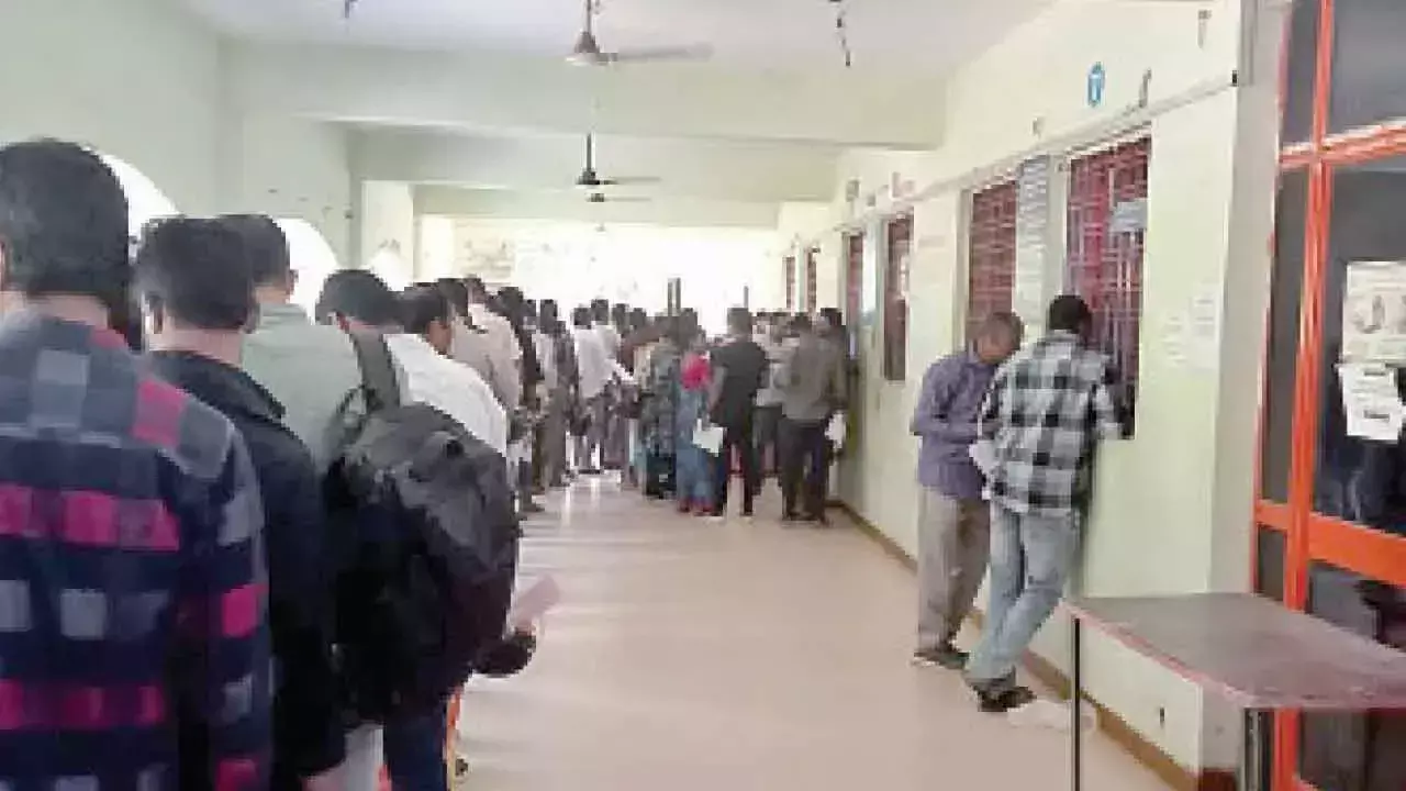 DLL के लिए लंबा इंतजार हैदराबाद में आवेदकों को परेशान कर रहा है