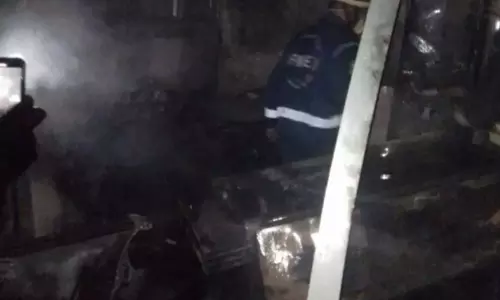 डायल-112 की त्वरित प्रतिक्रिया से Hyderabad के फर्स्ट लांसर अपार्टमेंट में लगी भीषण आग टली डायल-112 की त्वरित प्रतिक्रिया से Hyderabad के फर्स्ट लांसर अपार्टमेंट में लगी भीषण आग टली