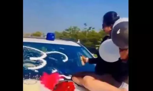 DSP की पत्नी को ट्रैफिक नियम तोड़ने की छूट! ये कैसी कार्रवाई DSP की पत्नी को ट्रैफिक नियम तोड़ने की छूट! ये कैसी कार्रवाई