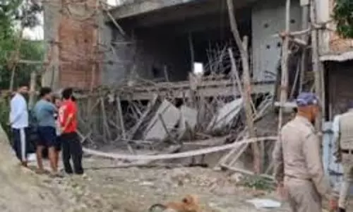 Nainital: मजदूरों पर टूटी निर्माणाधीन छत, हल्द्वानी हादसे में अस्पताल में भर्ती Nainital: मजदूरों पर टूटी निर्माणाधीन छत, हल्द्वानी हादसे में अस्पताल में भर्ती