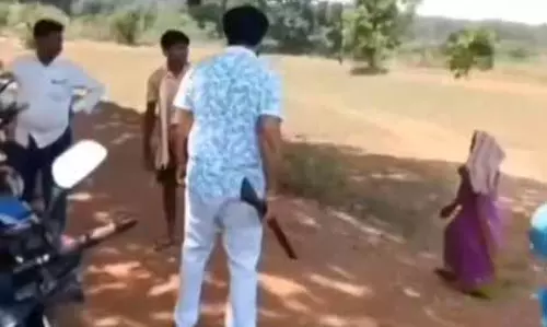 किसानों को बंदूक की नोक पर धमका रहा भू माफिया, वीडियो वायरल