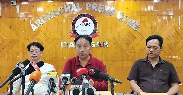 Arunachal: व्यक्ति पर धारदार हथियार से हमला, आरोपी फरार Arunachal: व्यक्ति पर धारदार हथियार से हमला, आरोपी फरार