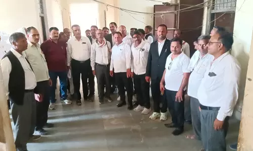 Koraon तहसील में अधिवक्ताओं की अनिश्चितकालीन हड़ताल जारी Koraon तहसील में अधिवक्ताओं की अनिश्चितकालीन हड़ताल जारी