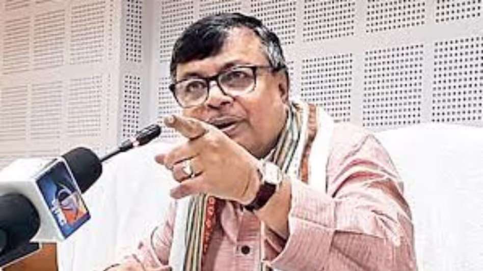 Tripura  के मंत्री ने लंबे लोगों वाले बयान पर विपक्ष के नेता पर पलटवार किया