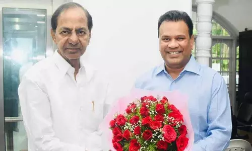 महेश बिगाला ने बीआरएस प्रमुख केसीआर से मुलाकात की महेश बिगाला ने बीआरएस प्रमुख केसीआर से मुलाकात की
