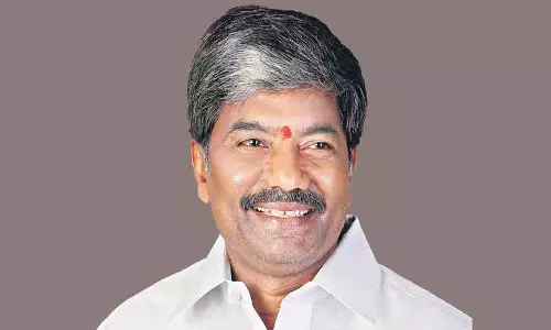 कर्मचारी प्रशासकों को बोनालू फंड के लिए आवेदन करना चाहिए: MLA Padmarao Goud कर्मचारी प्रशासकों को बोनालू फंड के लिए आवेदन करना चाहिए: MLA Padmarao Goud