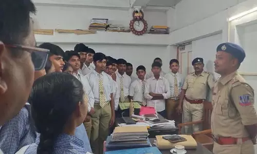 पुलिस अधिकारी कैसे काम करते हैं? छात्रों ने बीजपुर पुलिस स्टेशन का दौरा कर जाना सीखा