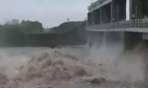 Gujarat: भारी बारिश के बाद जलस्तर बढ़ने पर बोटाद में खंभाड़ा बांध के गेट खोले गए