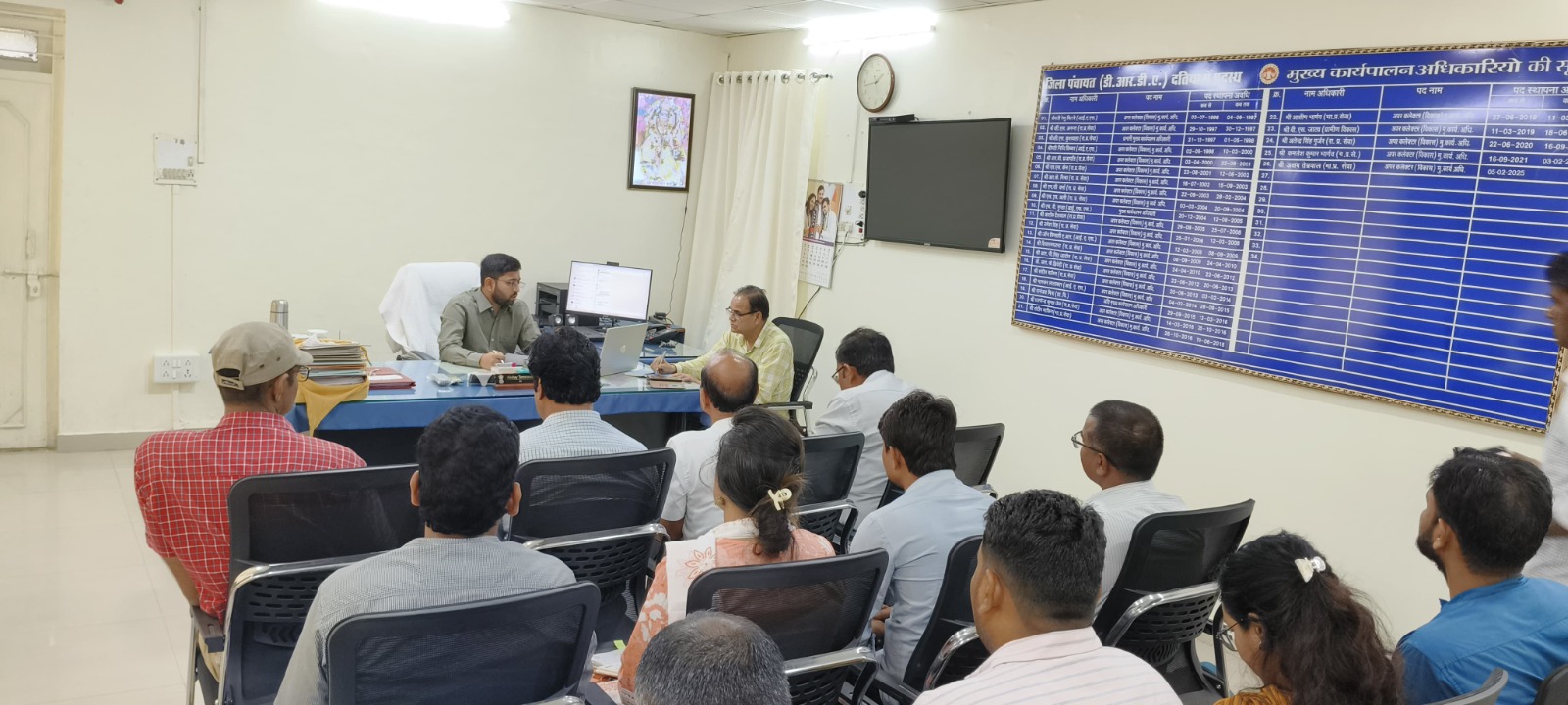 दतिया कलेक्टर की अध्यक्षता में जिला स्तरीय आधार निगरानी समिति की बैठक संपन्न