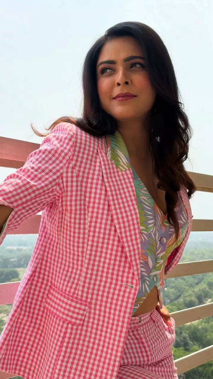 मधुरिमा तुली का दिखा लेडी बॉस लुक