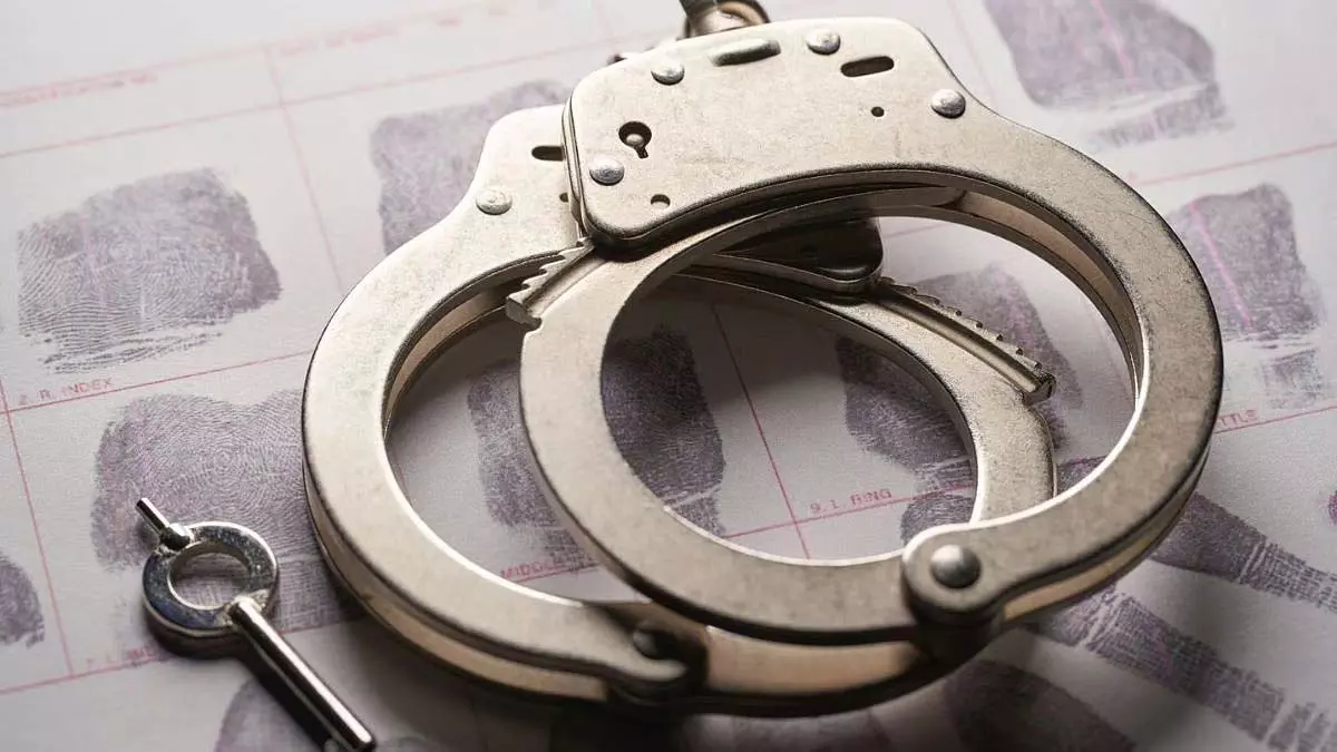 Mumbai : 73 वर्षीय गिरगांव निवेशक से रियल एस्टेट फर्म ने ₹26.54 करोड़ ठगे Mumbai : 73 वर्षीय गिरगांव निवेशक से रियल एस्टेट फर्म ने ₹26.54 करोड़ ठगे