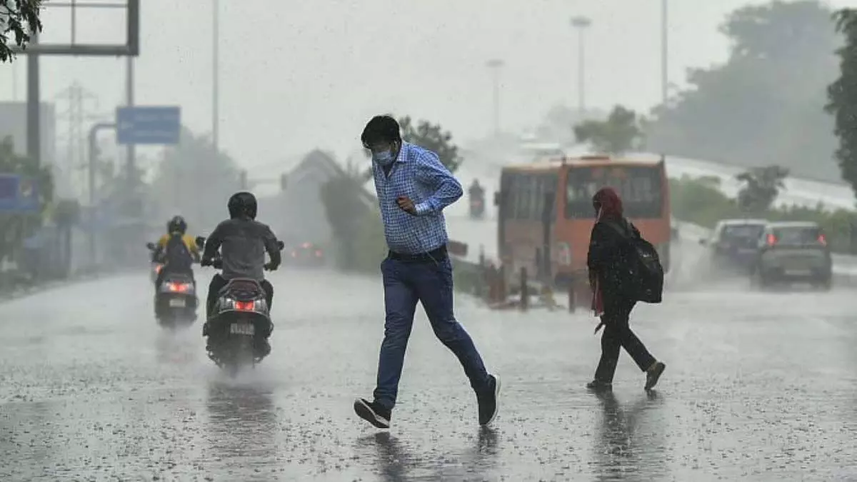 Mumbai : आईएमडी ने शहर में आने वाले दिनों में भारी बारिश की भविष्यवाणी की Mumbai : आईएमडी ने शहर में आने वाले दिनों में भारी बारिश की भविष्यवाणी की