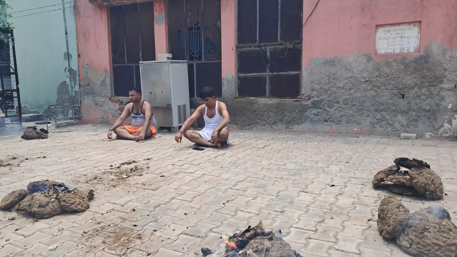 Sonipat: बीडीपीओ दफ्तर में पानी निकासी की मांग को लेकर धूना प्रदर्शन Sonipat: बीडीपीओ दफ्तर में पानी निकासी की मांग को लेकर धूना प्रदर्शन