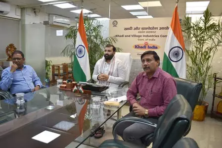 केवीआईसी ने देश भर में 11,480 सेवा क्षेत्र के लाभार्थियों को 300 करोड़ रुपए की सब्सिडी दी केवीआईसी ने देश भर में 11,480 सेवा क्षेत्र के लाभार्थियों को 300 करोड़ रुपए की सब्सिडी दी