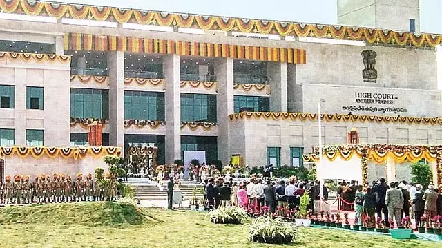 Andhra HC ने फिल्म निर्माताओं मोहन बाबू-विष्णु को आपत्तिजनक सामग्री को लेकर नोटिस जारी Andhra HC ने फिल्म निर्माताओं मोहन बाबू-विष्णु को आपत्तिजनक सामग्री को लेकर नोटिस जारी