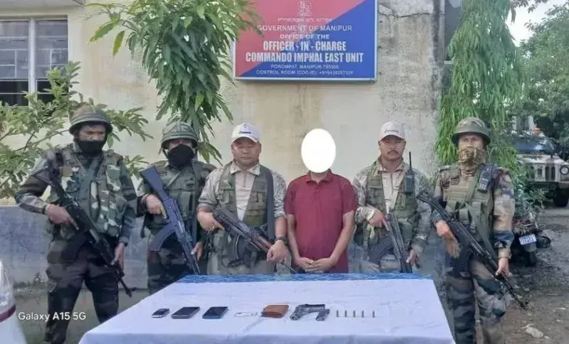 Manipur: इम्फाल ईस्ट में लोडेड पिस्तौल के साथ एक व्यक्ति गिरफ्तार Manipur: इम्फाल ईस्ट में लोडेड पिस्तौल के साथ एक व्यक्ति गिरफ्तार