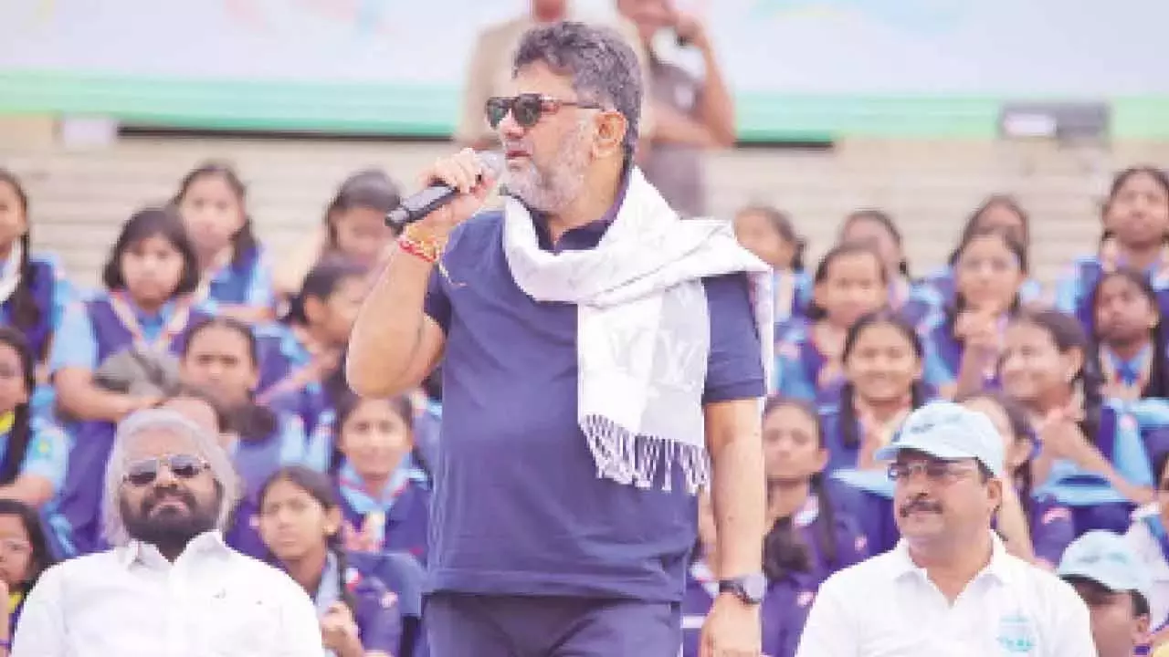 क्या भगदड़ पर हमारी आलोचना करने के लिए हमें भाजपा की प्रशंसा करनी चाहिए: DKS क्या भगदड़ पर हमारी आलोचना करने के लिए हमें भाजपा की प्रशंसा करनी चाहिए: DKS