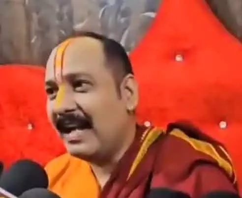 चित्रगुप्त को मुछंदर कहा, विरोध होने पर पंडित प्रदीप मिश्रा ने मांगी माफ़ी चित्रगुप्त को मुछंदर कहा, विरोध होने पर पंडित प्रदीप मिश्रा ने मांगी माफ़ी