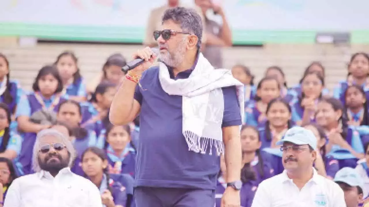 क्या भगदड़ पर हमारी आलोचना करने के लिए हमें भाजपा की प्रशंसा करनी चाहिए: डीकेएस क्या भगदड़ पर हमारी आलोचना करने के लिए हमें भाजपा की प्रशंसा करनी चाहिए: डीकेएस