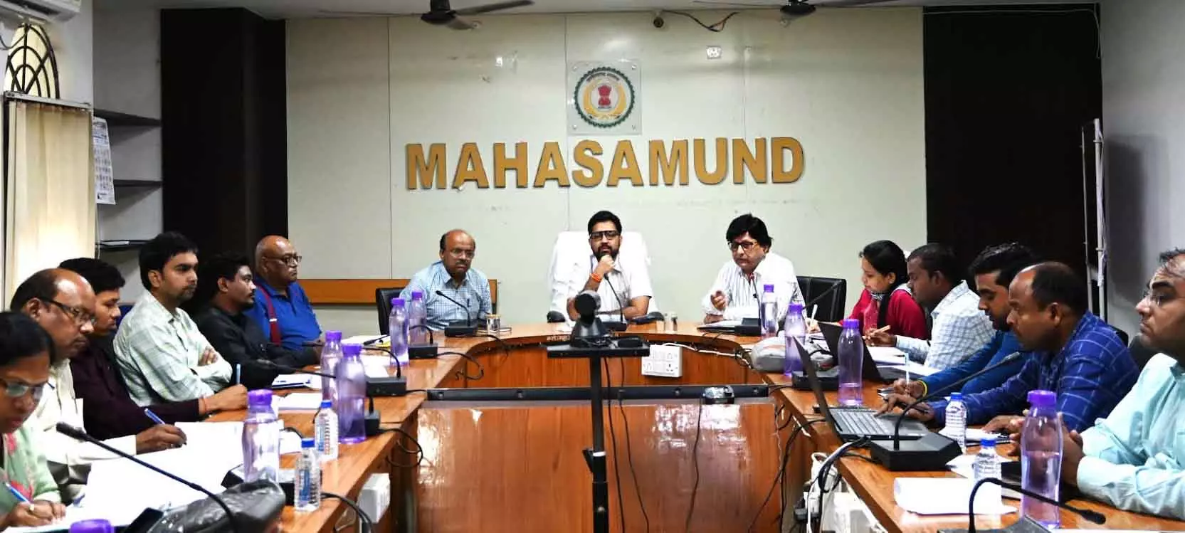 महासमुंद कलेक्टर ने ली स्वास्थ्य विभाग की समीक्षा बैठक महासमुंद कलेक्टर ने ली स्वास्थ्य विभाग की समीक्षा बैठक