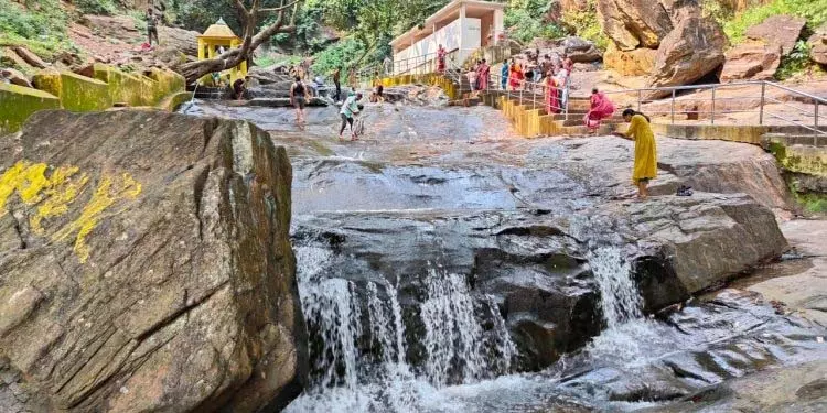 गंधमर्दन की पवित्र धाराएं भक्तों को मोक्ष की ओर आकर्षित करतीं गंधमर्दन की पवित्र धाराएं भक्तों को मोक्ष की ओर आकर्षित करतीं