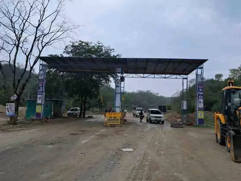 ‘Seva Tol’ से वित्तपोषित सिख स्वयंसेवकों ने बिना अनुमति के सड़क बनाई, कानूनी विवाद खड़ा हुआ ‘Seva Tol’ से वित्तपोषित सिख स्वयंसेवकों ने बिना अनुमति के सड़क बनाई, कानूनी विवाद खड़ा हुआ