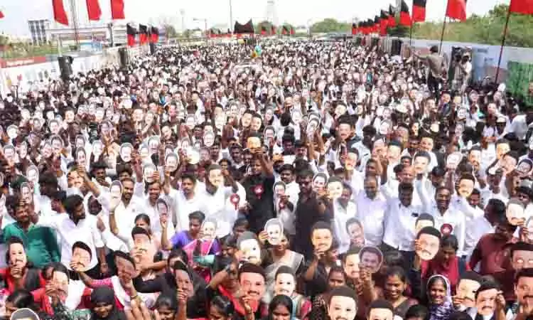 DMK की युवा शाखा ने कीलाडी उत्खनन रिपोर्ट को मान्यता न देने पर केंद्र सरकार के खिलाफ विरोध प्रदर्शन किया DMK की युवा शाखा ने कीलाडी उत्खनन रिपोर्ट को मान्यता न देने पर केंद्र सरकार के खिलाफ विरोध प्रदर्शन किया