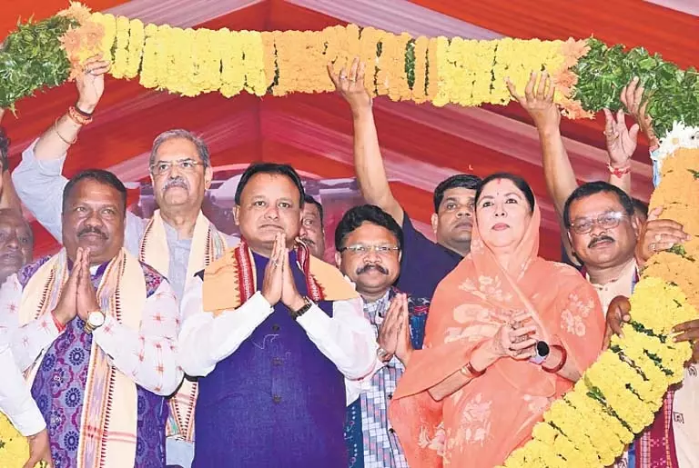 CM मोहन चरण माझी ने ओडिशा के किसानों को सशक्त बनाने की प्रतिबद्धता जताई CM मोहन चरण माझी ने ओडिशा के किसानों को सशक्त बनाने की प्रतिबद्धता जताई