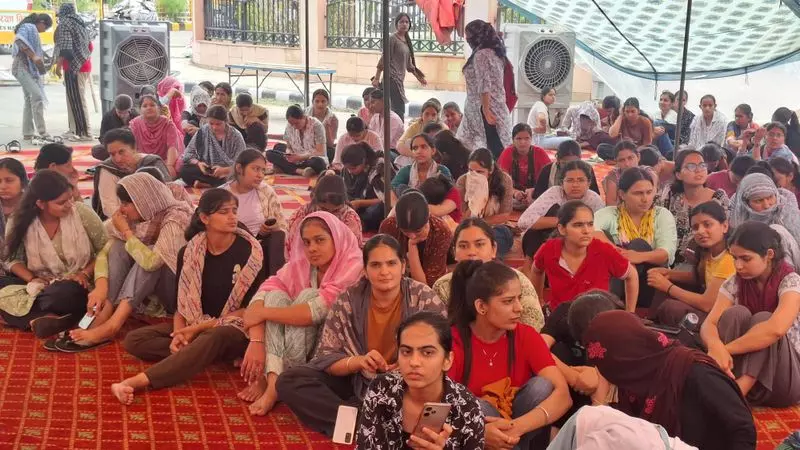 Haryana : एचएयू छात्रों का विरोध प्रदर्शन कांग्रेस संसद में मुद्दा उठाएगी खड़गे Haryana : एचएयू छात्रों का विरोध प्रदर्शन कांग्रेस संसद में मुद्दा उठाएगी खड़गे