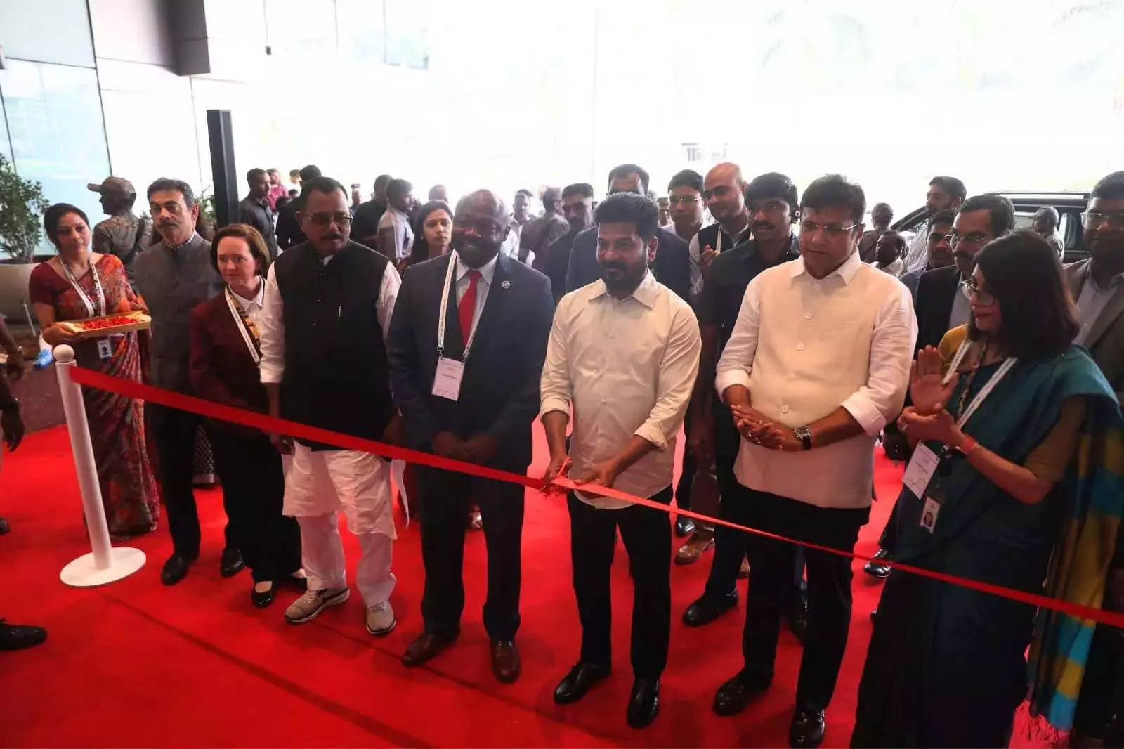 Hyderabad: सीएम रेवंत ने गूगल सेफ्टी इंजीनियरिंग सेंटर का उद्घाटन किया Hyderabad: सीएम रेवंत ने गूगल सेफ्टी इंजीनियरिंग सेंटर का उद्घाटन किया