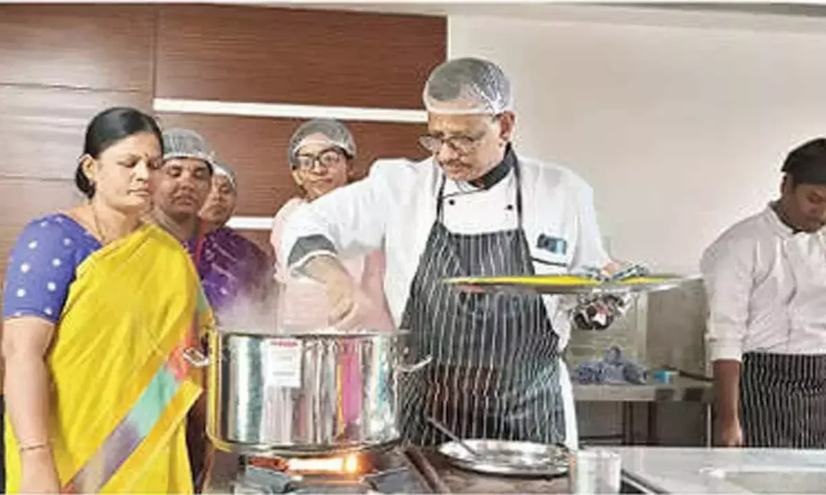 Andhra: भारतीय पाककला संस्थान ने ‘सात्विक भोजन’ कार्यशाला का आयोजन किया Andhra: भारतीय पाककला संस्थान ने ‘सात्विक भोजन’ कार्यशाला का आयोजन किया