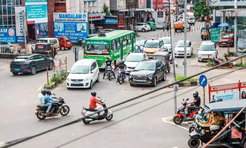 बेकर जंक्शन पर यातायात सुधार से भीड़भाड़ कम हुई; शिकायतें बढ़ीं बेकर जंक्शन पर यातायात सुधार से भीड़भाड़ कम हुई; शिकायतें बढ़ीं
