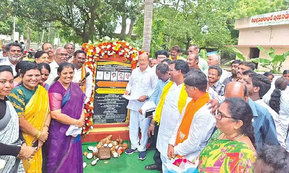 Andhra: सरकार बुनियादी ढांचे के विकास को प्राथमिकता दे रही है: पुरंदेश्वरी Andhra: सरकार बुनियादी ढांचे के विकास को प्राथमिकता दे रही है: पुरंदेश्वरी