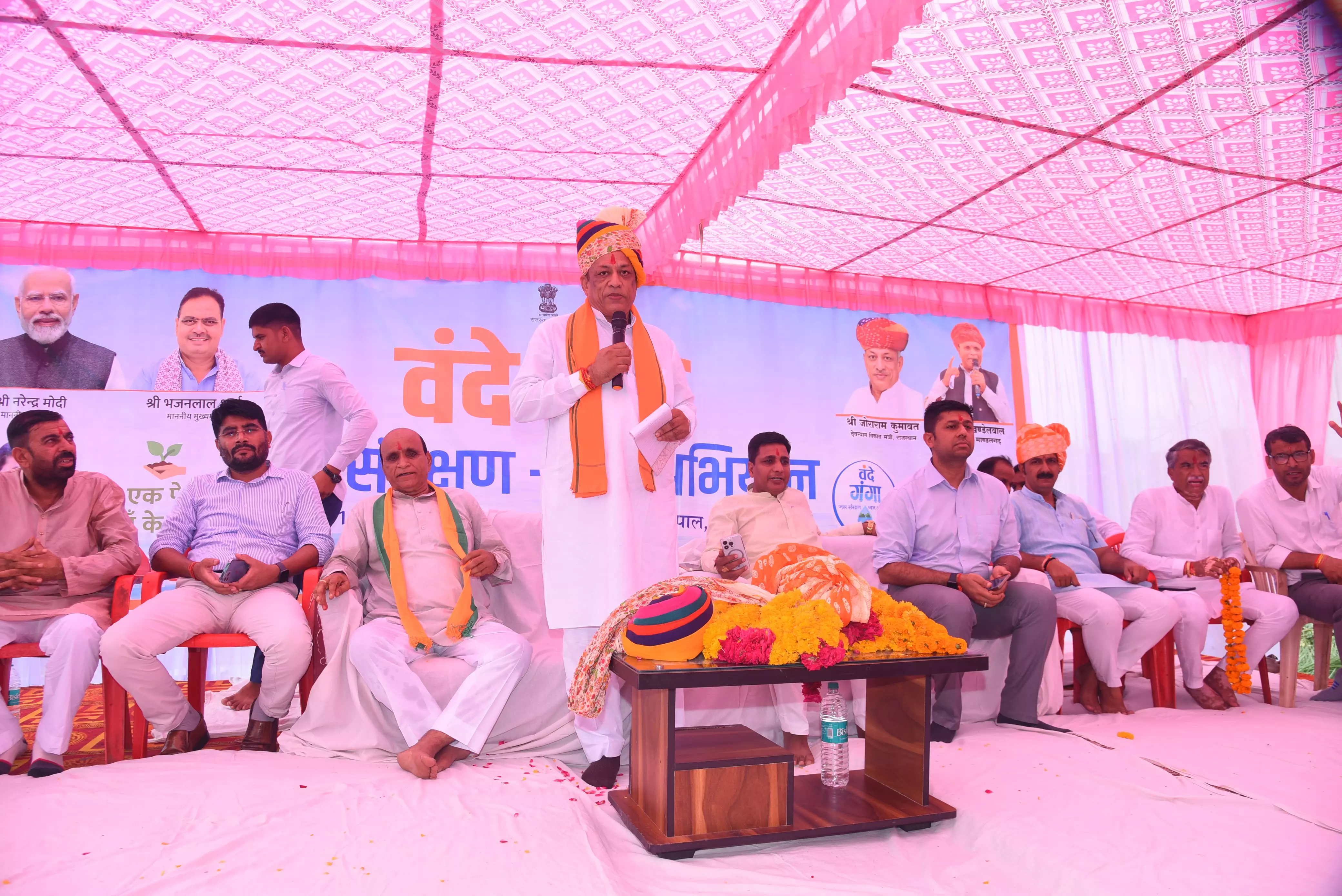 Jaipur: पशुपालन, गोपालन, डेयरी एवं देवस्थान विभाग के मंत्री जिले के मांडलगढ़ क्षेत्र के दौरे पर Jaipur: पशुपालन, गोपालन, डेयरी एवं देवस्थान विभाग के मंत्री जिले के मांडलगढ़ क्षेत्र के दौरे पर