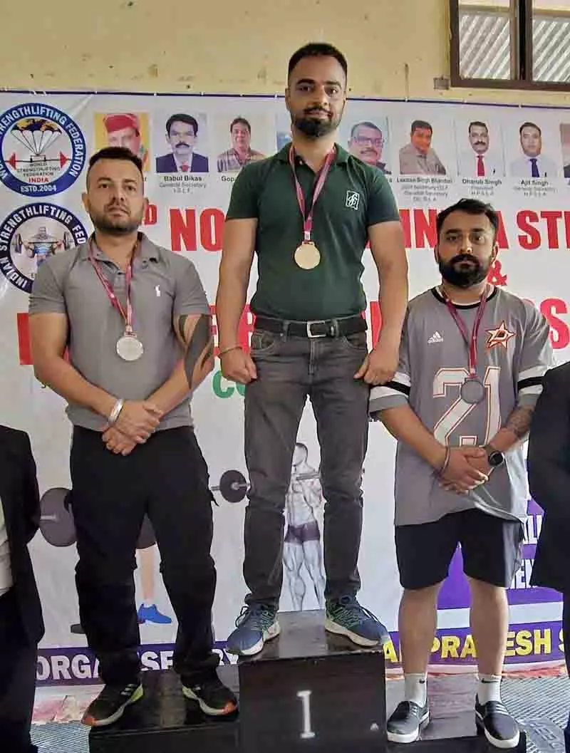 Mehar चंद पॉलिटेक्निक के लेक्चरर ने स्ट्रेंथलिफ्टिंग चैंपियनशिप में स्वर्ण पदक जीता Mehar चंद पॉलिटेक्निक के लेक्चरर ने स्ट्रेंथलिफ्टिंग चैंपियनशिप में स्वर्ण पदक जीता