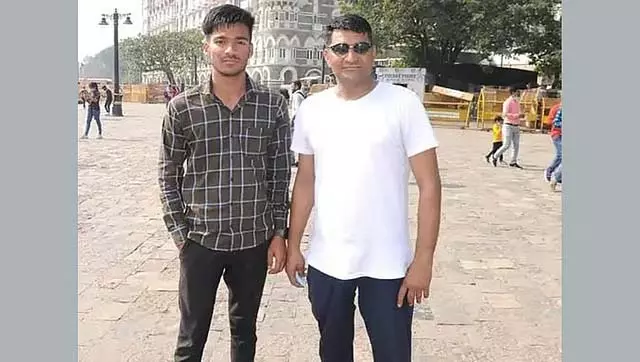 हापुड़ का नाम रोशन करने वाले पिता-पुत्र की जोड़ी, एक साथ UP पुलिस कांस्टेबल के पद पर नियुक्त हापुड़ का नाम रोशन करने वाले पिता-पुत्र की जोड़ी, एक साथ UP पुलिस कांस्टेबल के पद पर नियुक्त