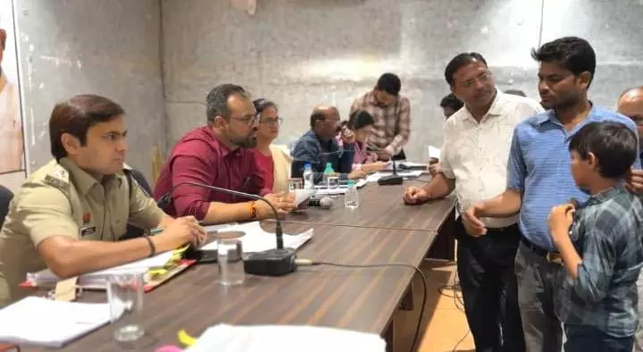 कलेक्टर से मिलने के बाद पढ़ाई की चिंता हुई दूर, यश को मिलेगा छात्रावास में प्रवेश कलेक्टर से मिलने के बाद पढ़ाई की चिंता हुई दूर, यश को मिलेगा छात्रावास में प्रवेश