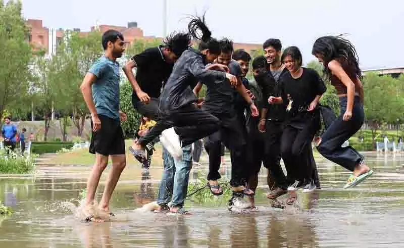 बारिश ने Jalandhar वासियों के चेहरों पर लाई मुस्कान बारिश ने Jalandhar वासियों के चेहरों पर लाई मुस्कान
