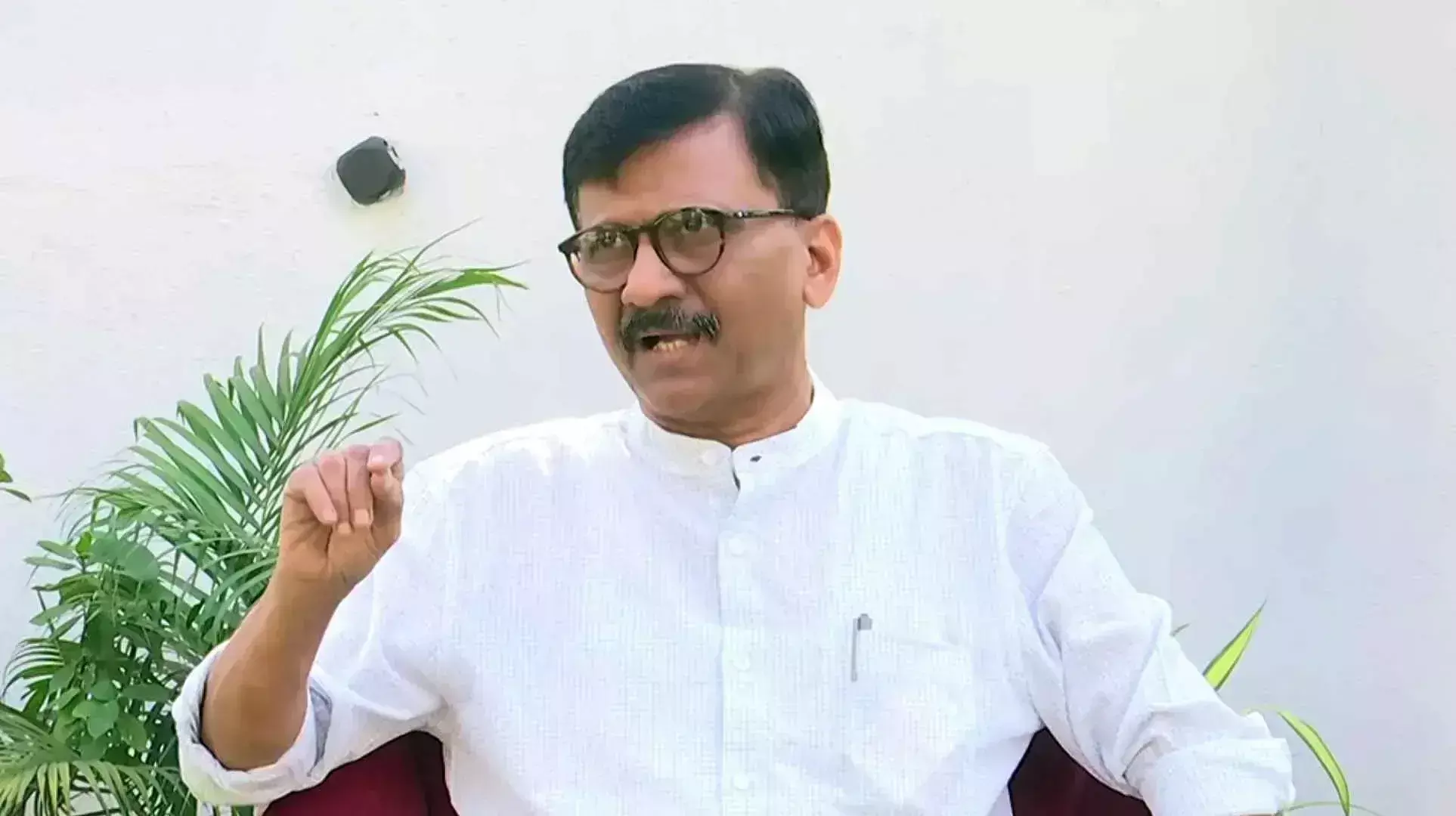 “ट्रंप ट्वीट करे…पीएम पर भरोसा कौन करेगा?” – राउत की मोदी–ट्रंप वार्ता पर तंज “ट्रंप ट्वीट करे…पीएम पर भरोसा कौन करेगा?” – राउत की मोदी–ट्रंप वार्ता पर तंज