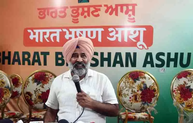 कांग्रेस MLA ने पुलिस, प्रशासनिक अधिकारियों से तटस्थ रहने का आग्रह किया कांग्रेस MLA ने पुलिस, प्रशासनिक अधिकारियों से तटस्थ रहने का आग्रह किया