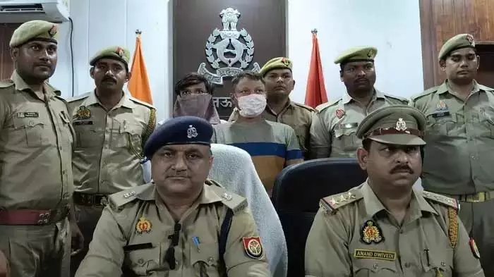 अवैध संबंधों के चलते खौफनाक तरीके से कत्ल, बेटे ने पिता के साथ मिलकर मां के प्रेमी को उतारा मौत के घाट अवैध संबंधों के चलते खौफनाक तरीके से कत्ल, बेटे ने पिता के साथ मिलकर मां के प्रेमी को उतारा मौत के घाट