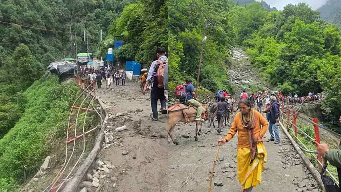 जंगलचट्टी में भारी भूस्खलन, पांच मजदूर आए चपेट में, दो की मौत जंगलचट्टी में भारी भूस्खलन, पांच मजदूर आए चपेट में, दो की मौत