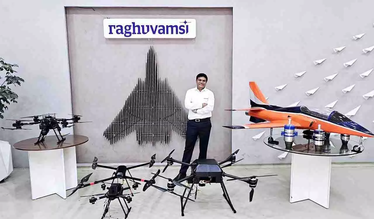 Raghu Vamsi एयरोस्पेस ने पेरिस एयर शो में भारत के पहले जेट-संचालित कामिकेज़ यूएवी का अनावरण किया Raghu Vamsi एयरोस्पेस ने पेरिस एयर शो में भारत के पहले जेट-संचालित कामिकेज़ यूएवी का अनावरण किया