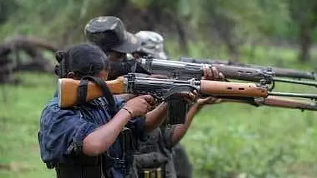 Jharkhand: नक्सली कैंप का भंडाफोड़, बम बरामद Jharkhand: नक्सली कैंप का भंडाफोड़, बम बरामद