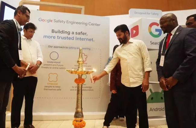 Telangana : सीएम रेवंत ने गूगल सेफ्टी इंजीनियरिंग सेंटर लॉन्च किया Telangana : सीएम रेवंत ने गूगल सेफ्टी इंजीनियरिंग सेंटर लॉन्च किया