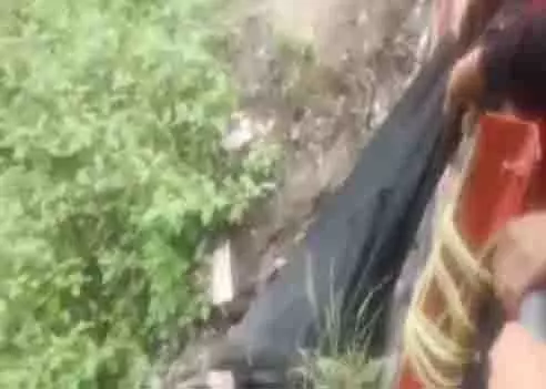 केदारनाथ यात्रा मार्ग पर जंगलचट्टी के पास मलबा गिरने से 2 लोगों की मौत, 3 घायल केदारनाथ यात्रा मार्ग पर जंगलचट्टी के पास मलबा गिरने से 2 लोगों की मौत, 3 घायल