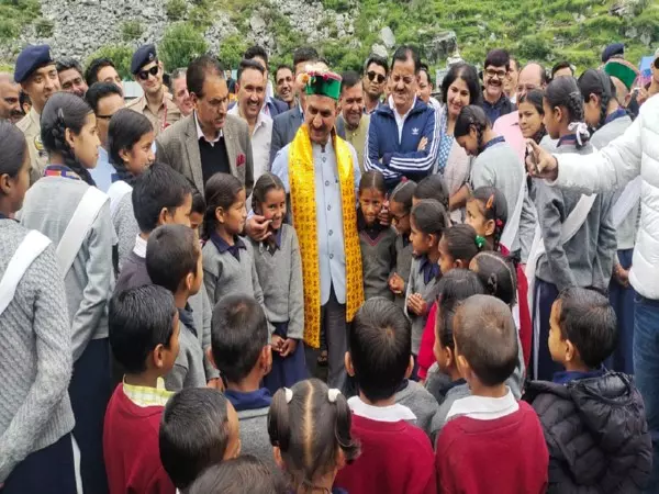 हिमाचल प्रदेश के CM ने राजकीय वरिष्ठ माध्यमिक पाठशाला, बागा सराहन के विद्यार्थियों से बातचीत की हिमाचल प्रदेश के CM ने राजकीय वरिष्ठ माध्यमिक पाठशाला, बागा सराहन के विद्यार्थियों से बातचीत की