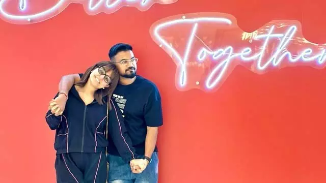 ‘Don’t Do Gussa Please’ – हिना खान का सबसे प्यारा वाइफ मोमेंट वायरल ‘Don’t Do Gussa Please’ – हिना खान का सबसे प्यारा वाइफ मोमेंट वायरल