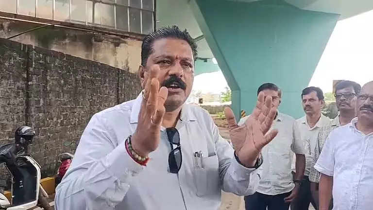 वास्को विधायक ने जन आक्रोश के बाद MPA से बैना गेट के पास की दीवार हटाने का आग्रह किया वास्को विधायक ने जन आक्रोश के बाद MPA से बैना गेट के पास की दीवार हटाने का आग्रह किया